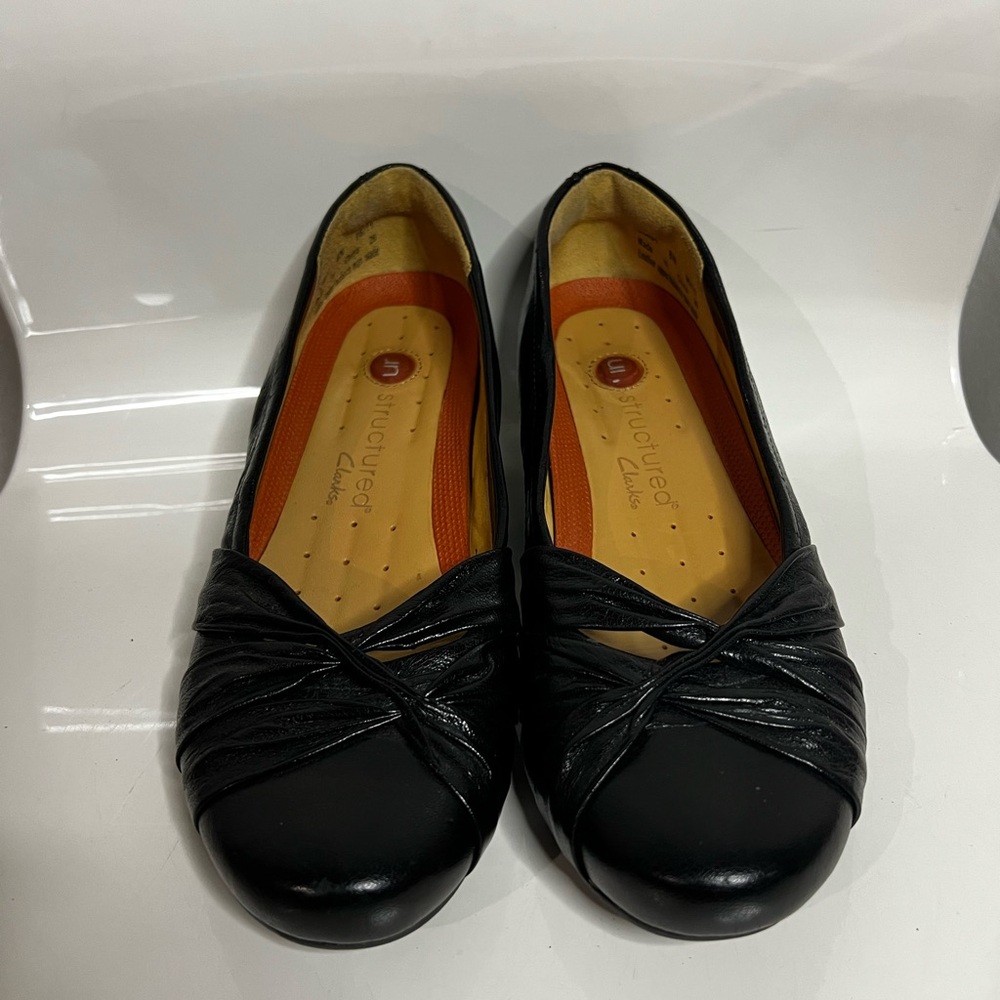 Clarks unstructured Black Flats with Glossy Finish and Crisscross Details